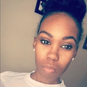 Meet your Posher, Amia